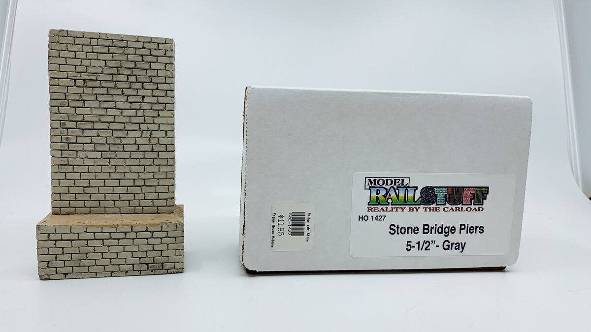 Model Railstuff 1427 HO Stone Bridge Piers One-Piece, Painted Plaster in Gray