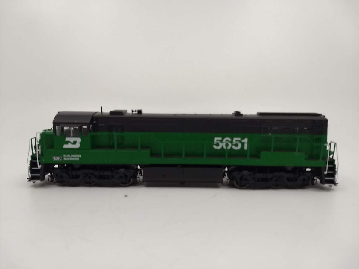 Rivarossi HR2623 HO Scale Burlington Northern GE U28C Diesel Locomotive #5651