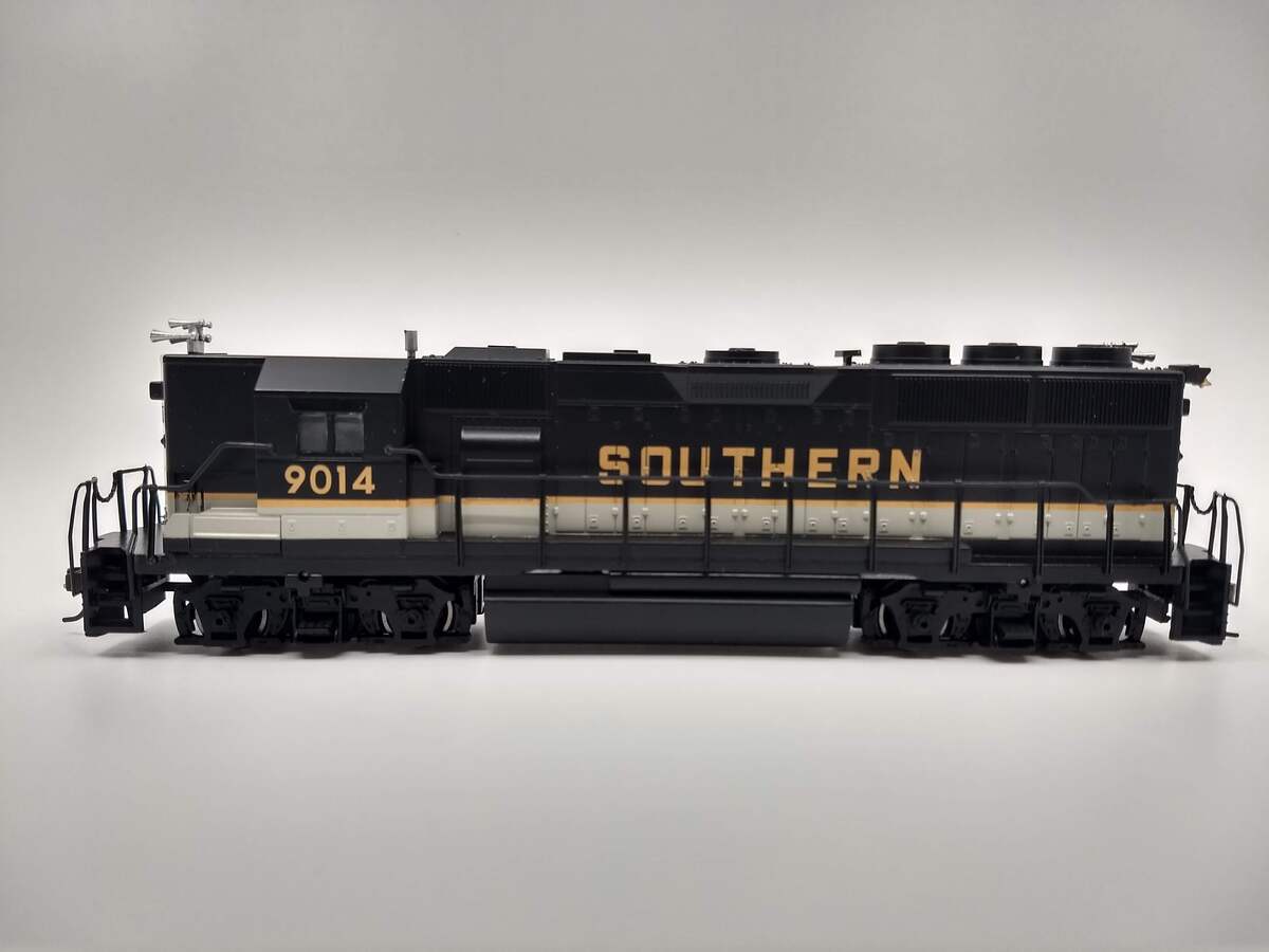 Bachmann 61205 HO Southern EMD GP50 High Nose Diesel Locomotive #9014