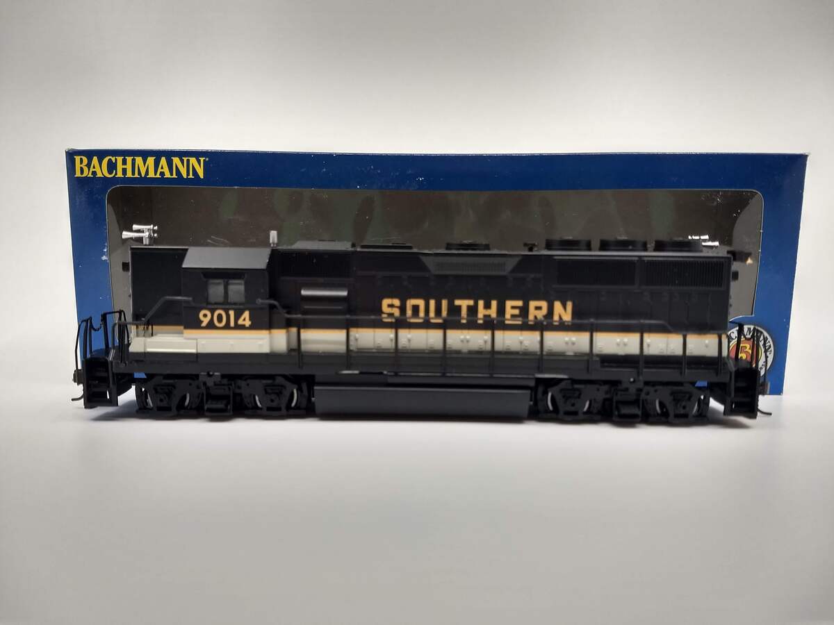 Bachmann 61205 HO Southern EMD GP50 High Nose Diesel Locomotive #9014