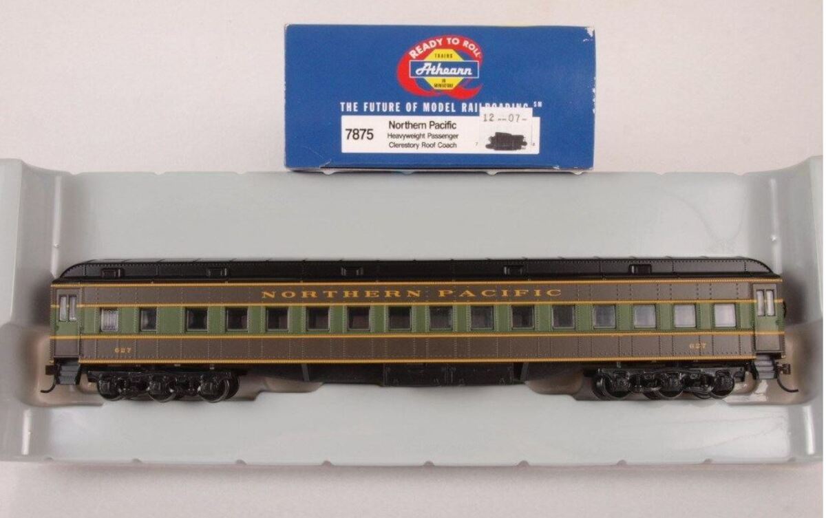 Athearn 7875 HO Scale Northern Pacific Standard Clerestory Roof Coach