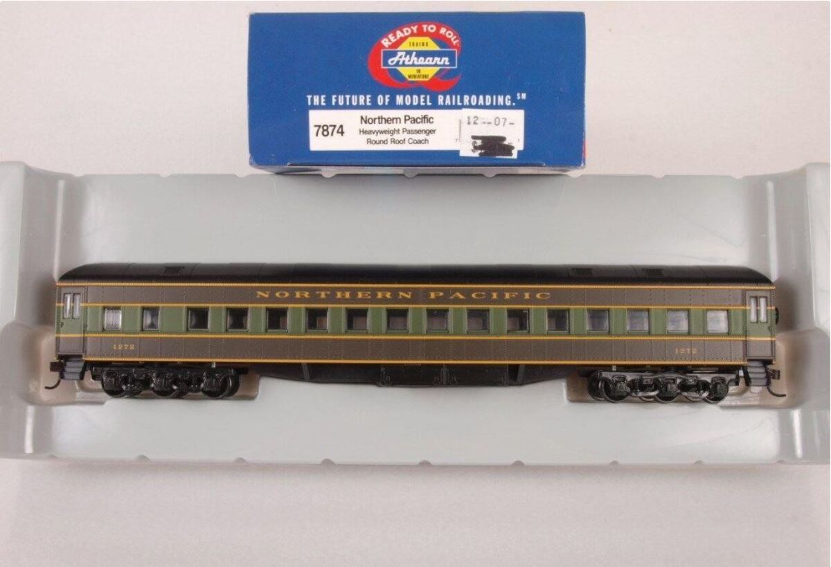 Athearn 7874 HO Northern Pacific Standard Round Roof Coach #1272