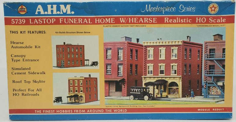 AHM 5739 HO Scale Lastop Funeral Home With Hearse Building Kit
