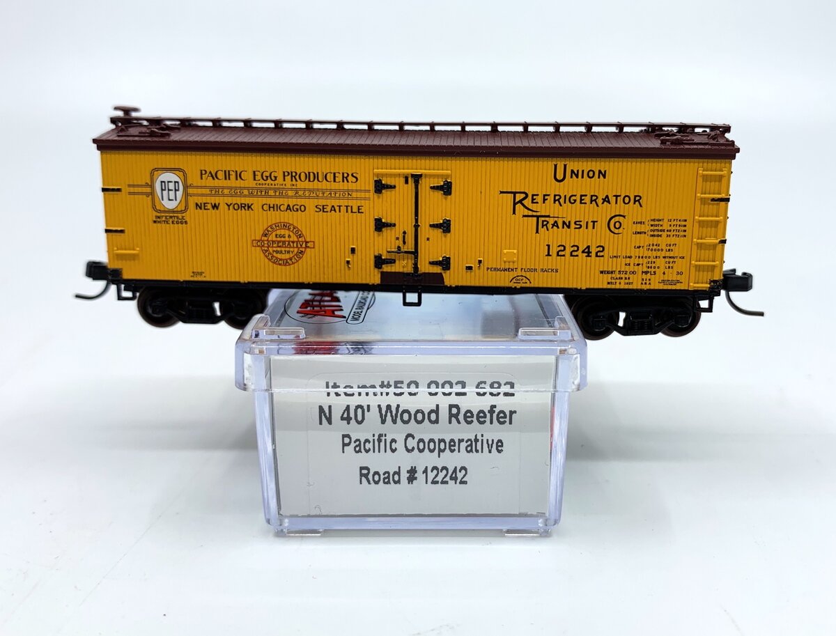 Atlas 50002682 N Union Refrigerator Transit Co. 40' Wood Reefer Car #12242