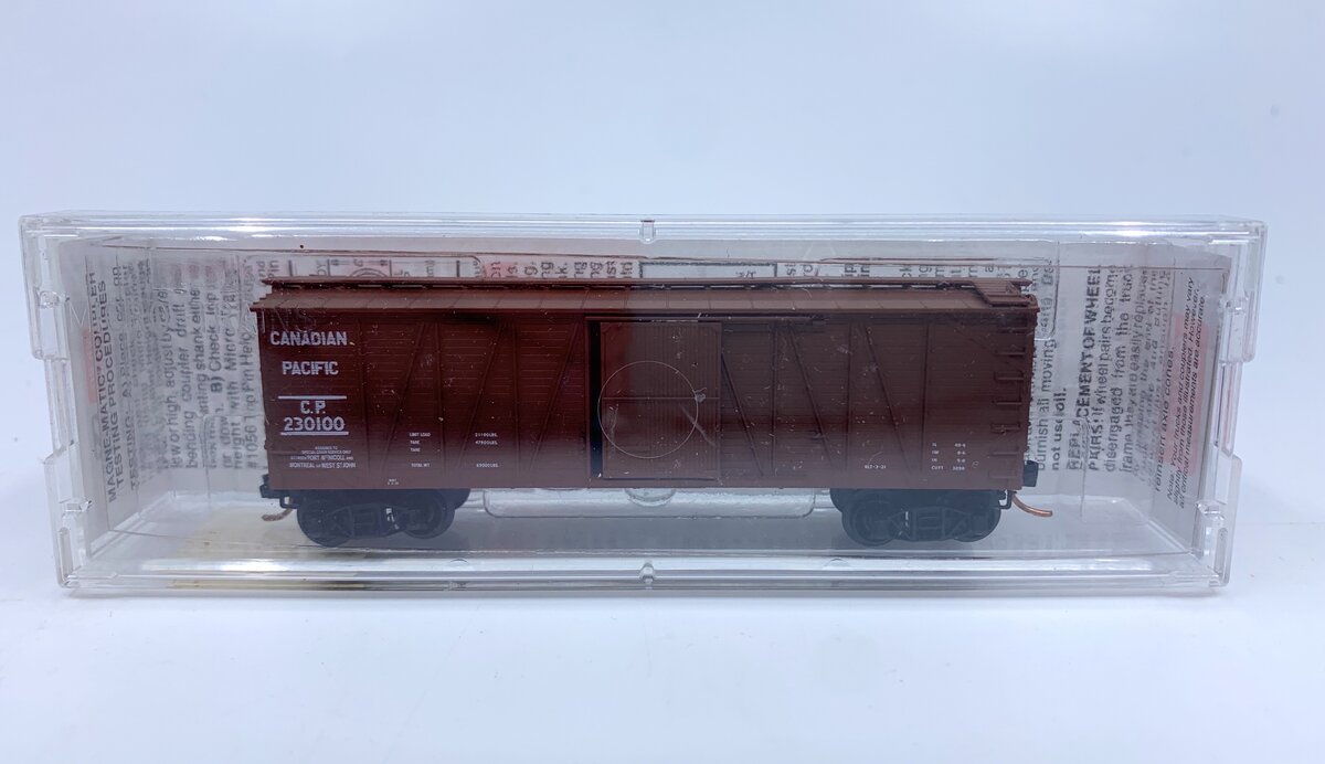 Micro-Trains 02800120 N CN 40' Single Door Outside Braced Boxcar #230100