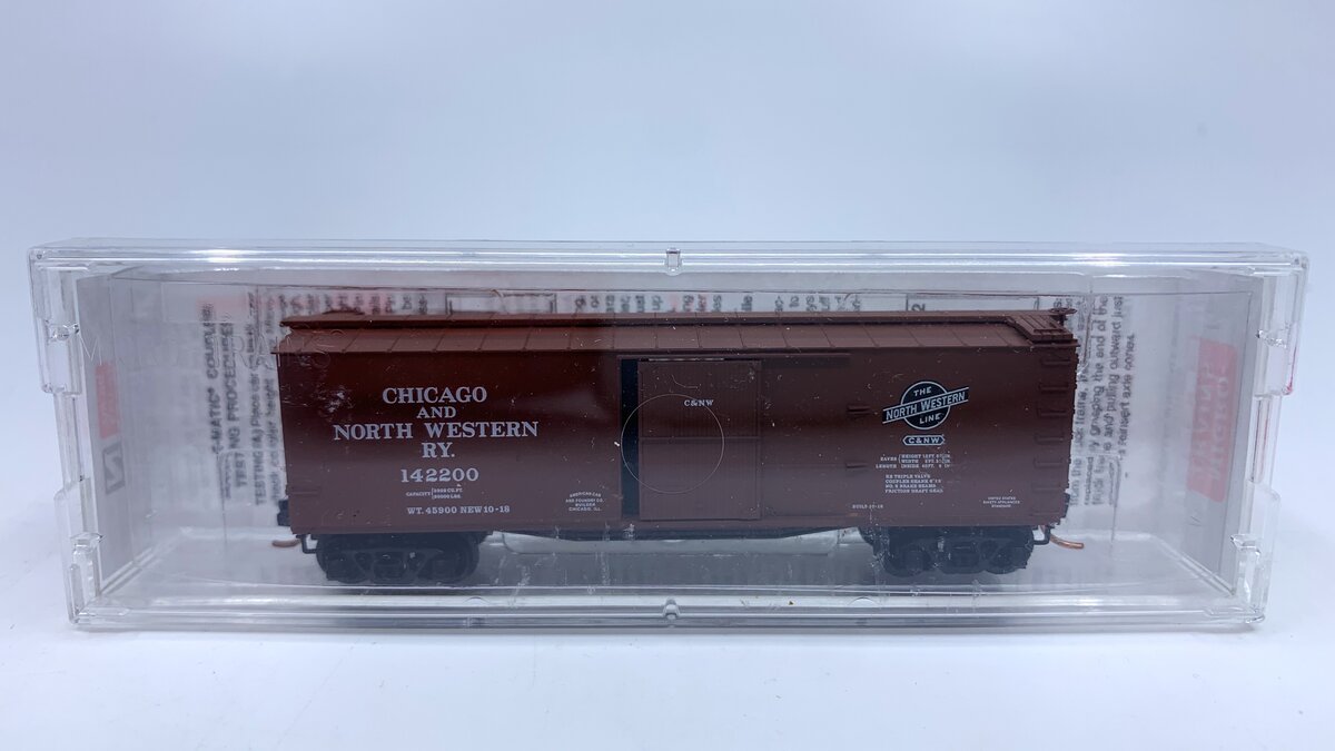 Micro-Trains 03910060 N C&NW 40' Single Door Double Sheathed Boxcar #142200