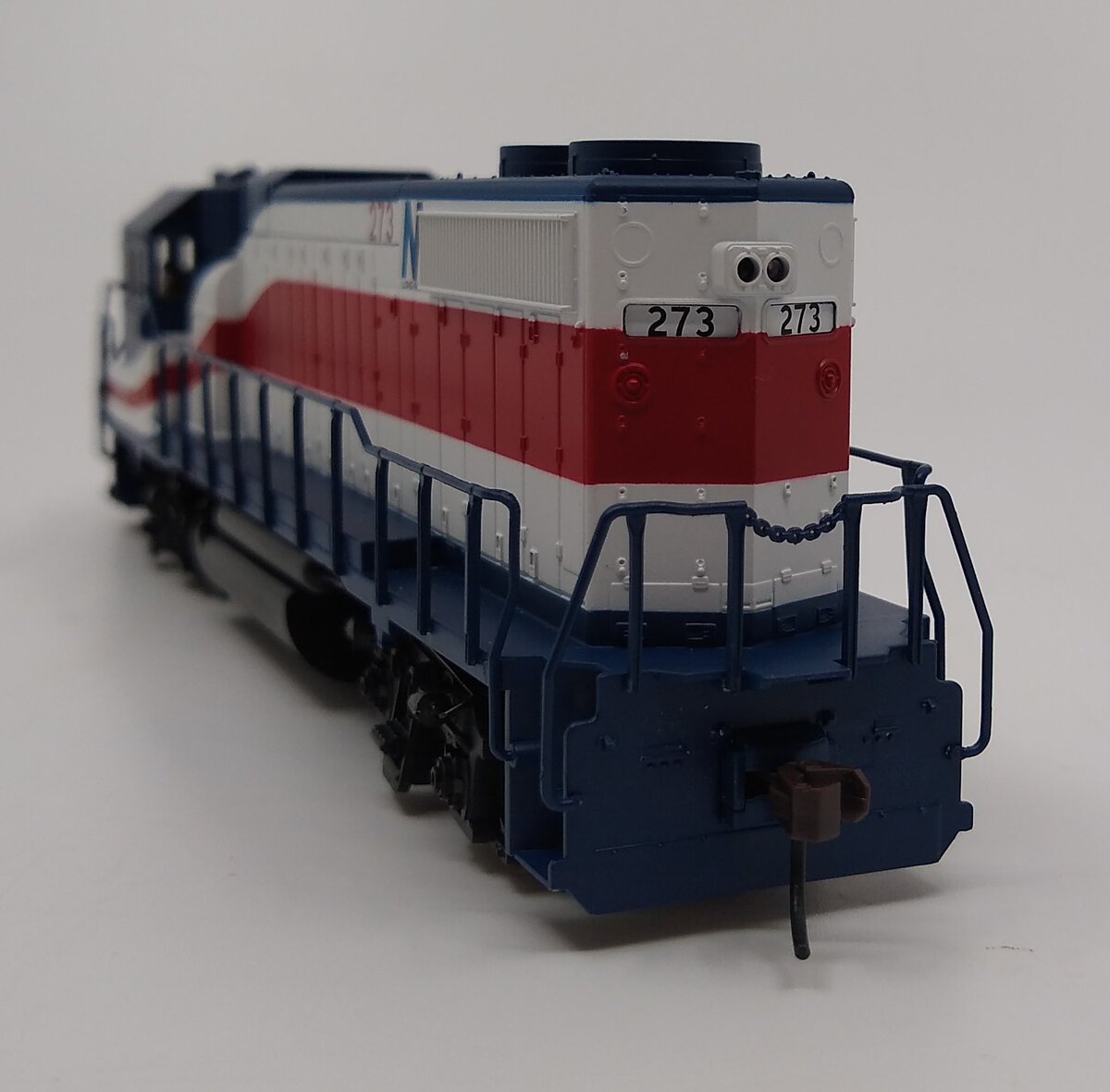 Atlas 10001215 HO Long Island GP38-2 Diesel Locomotive #273 – Trainz