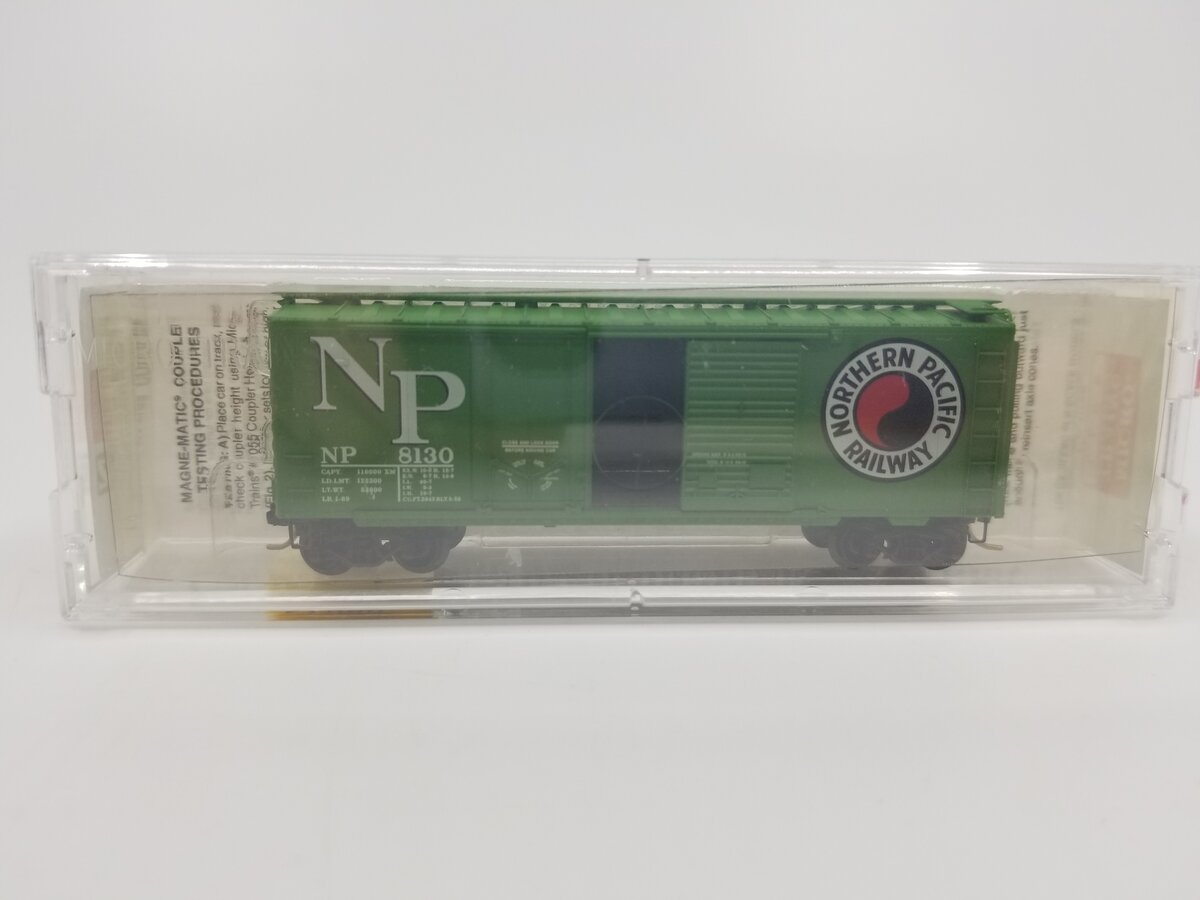 Micro-Trains 02200090 N Northern Pacific 40' Plug & Sliding Door Boxcar #8130