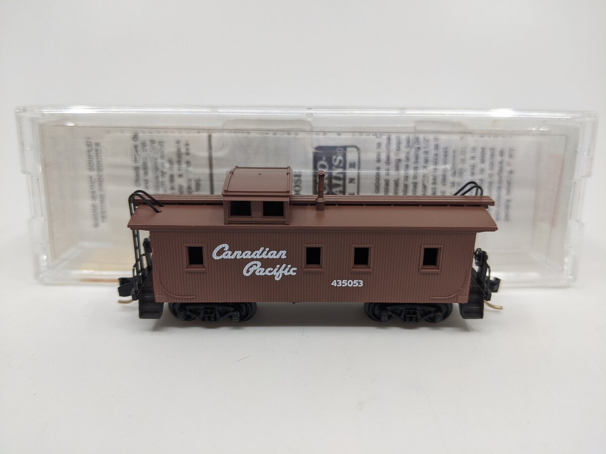 Micro-Trains 05100010 N Canadian Pacific 34' Wood Sheathed Caboose #435053