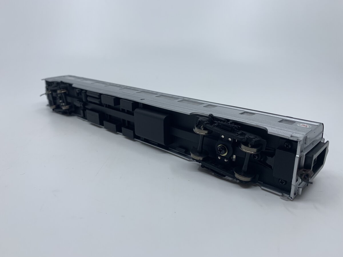 Walthers 932-16381 HO Seaboard Coast Line 85' Budd 52-Seat Coach Passenger Car
