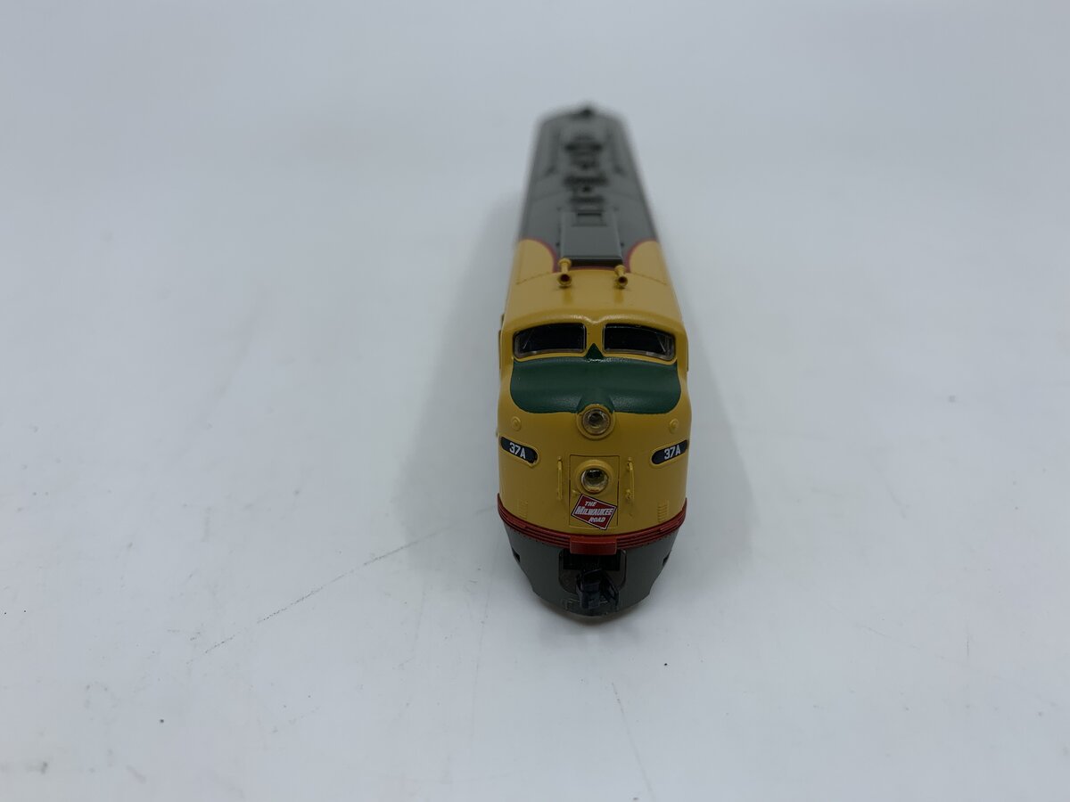 Broadway Limited 3250 N Milwaukee Road EMD E9A Paragon2™ #37A
