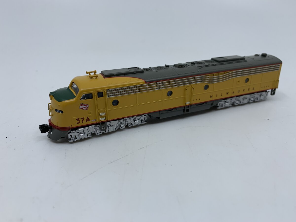 Broadway Limited 3250 N Milwaukee Road EMD E9A Paragon2™ #37A