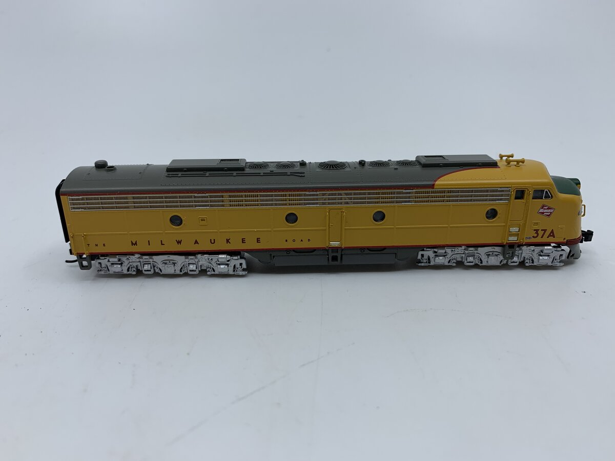 Broadway Limited 3250 N Milwaukee Road EMD E9A Paragon2™ #37A