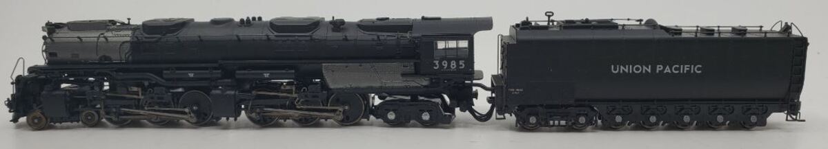 Athearn 22993 N UP 4-6-6-4 Challenger Steam Locomotive Oil Tender #3985