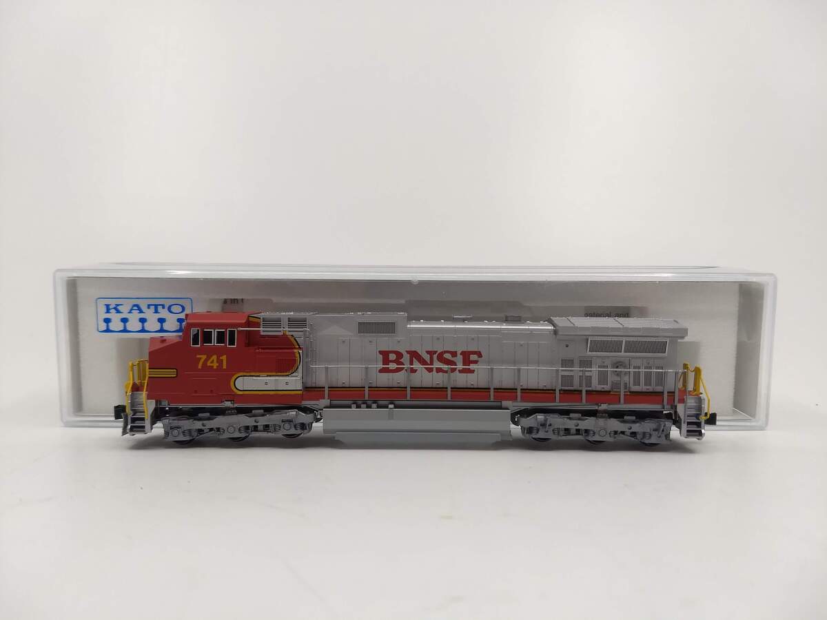 Kato 176-3512 N Scale BNSF Warbonnet C44-9W Diesel Locomotive #741