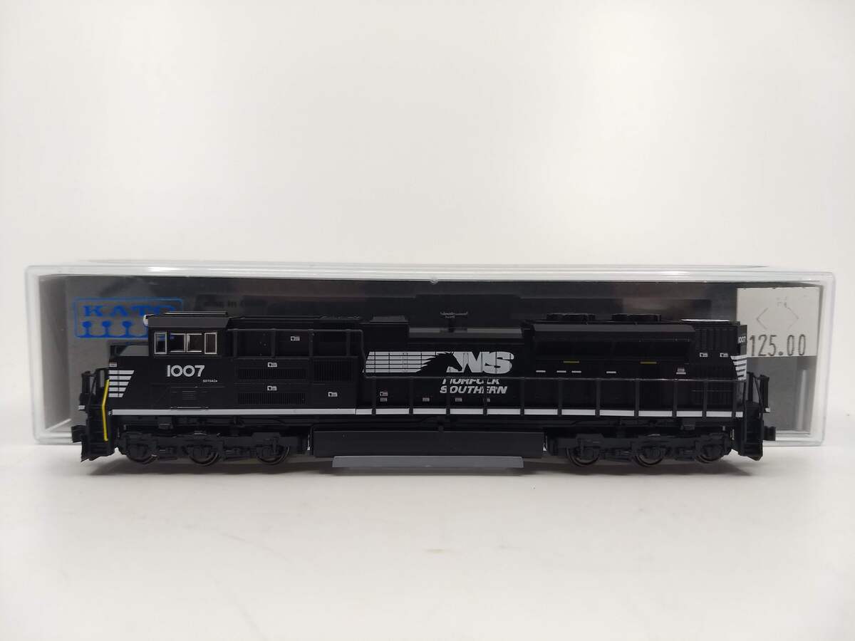 Kato 176-8506 N Norfolk Southern SD70ACe Diesel Locomotive #1007