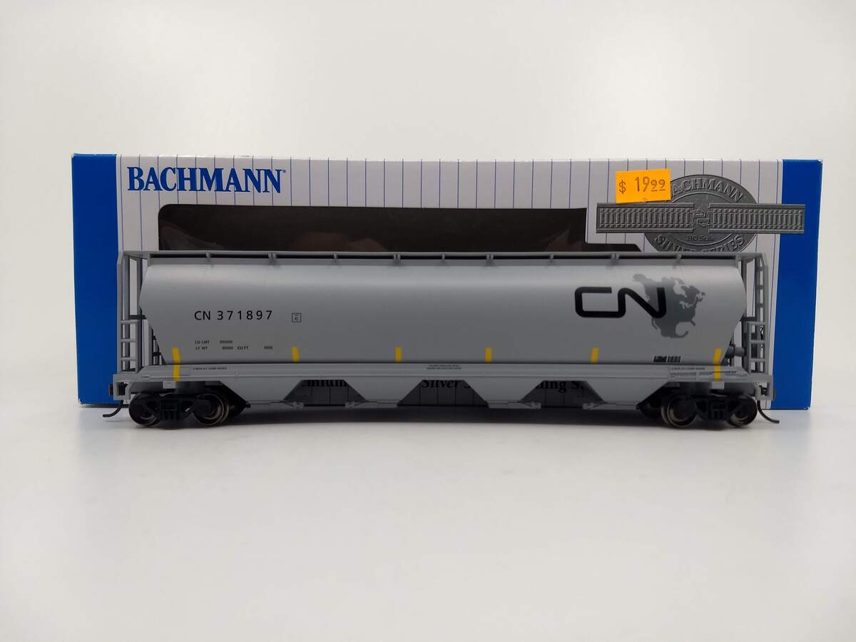 Bachmann 19145 HO Canadian National 4 Bay Cylindrical Grain Hopper #371897