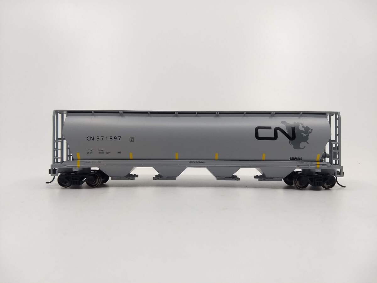 Bachmann 19145 HO Canadian National 4 Bay Cylindrical Grain Hopper #371897