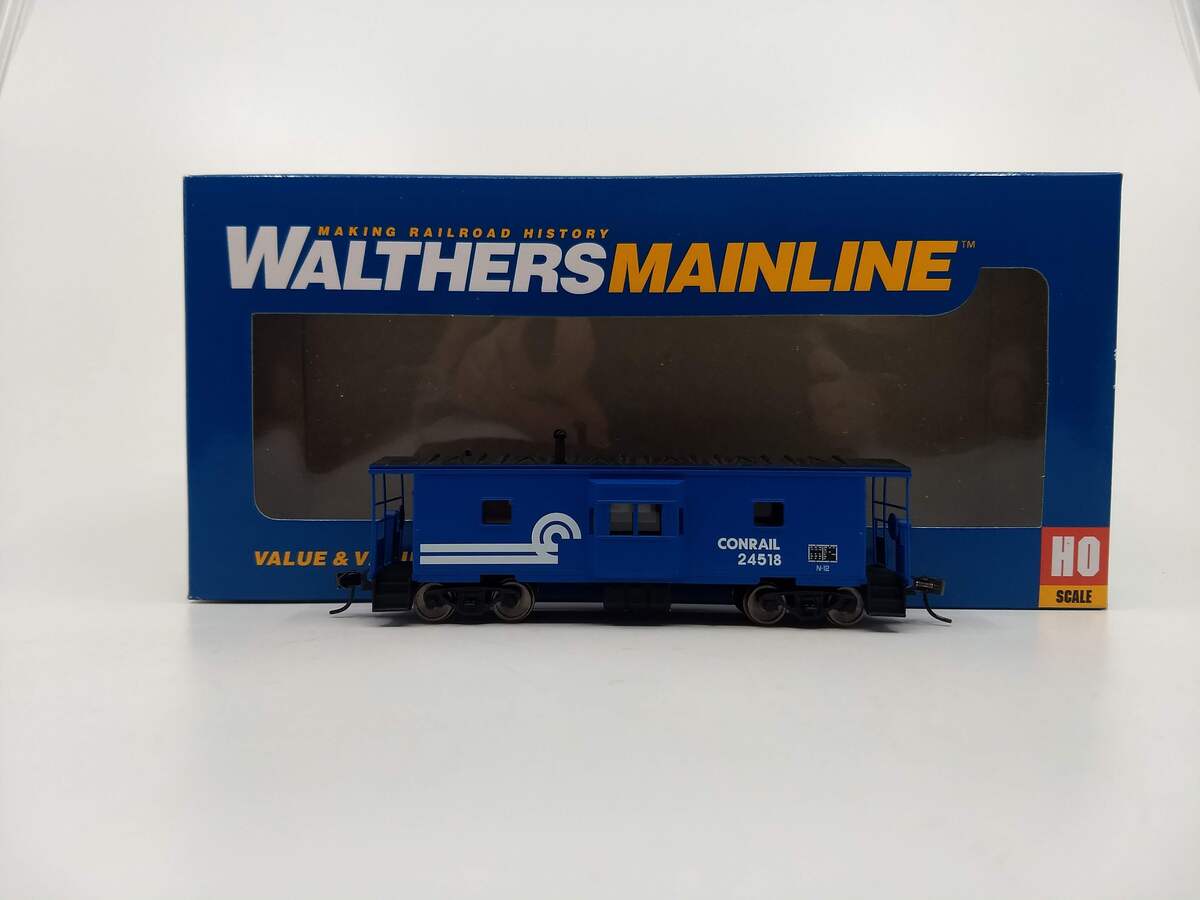 Walthers 910-8666 HO Conrail International Bay Window Caboose RTR #24518