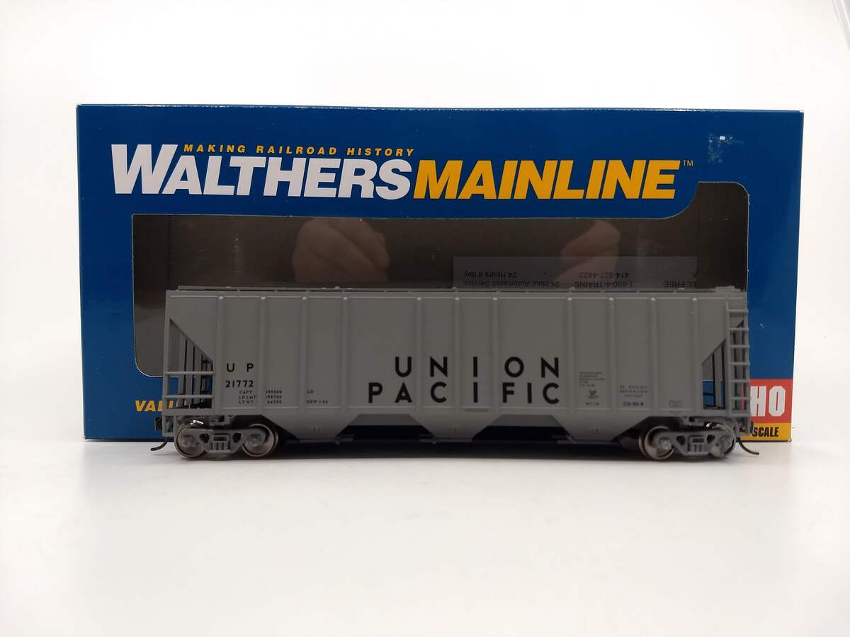 Walthers 910-7262 HO UP 54' Pullman-Standard 4427 CD Covered Hopper RTR #21772