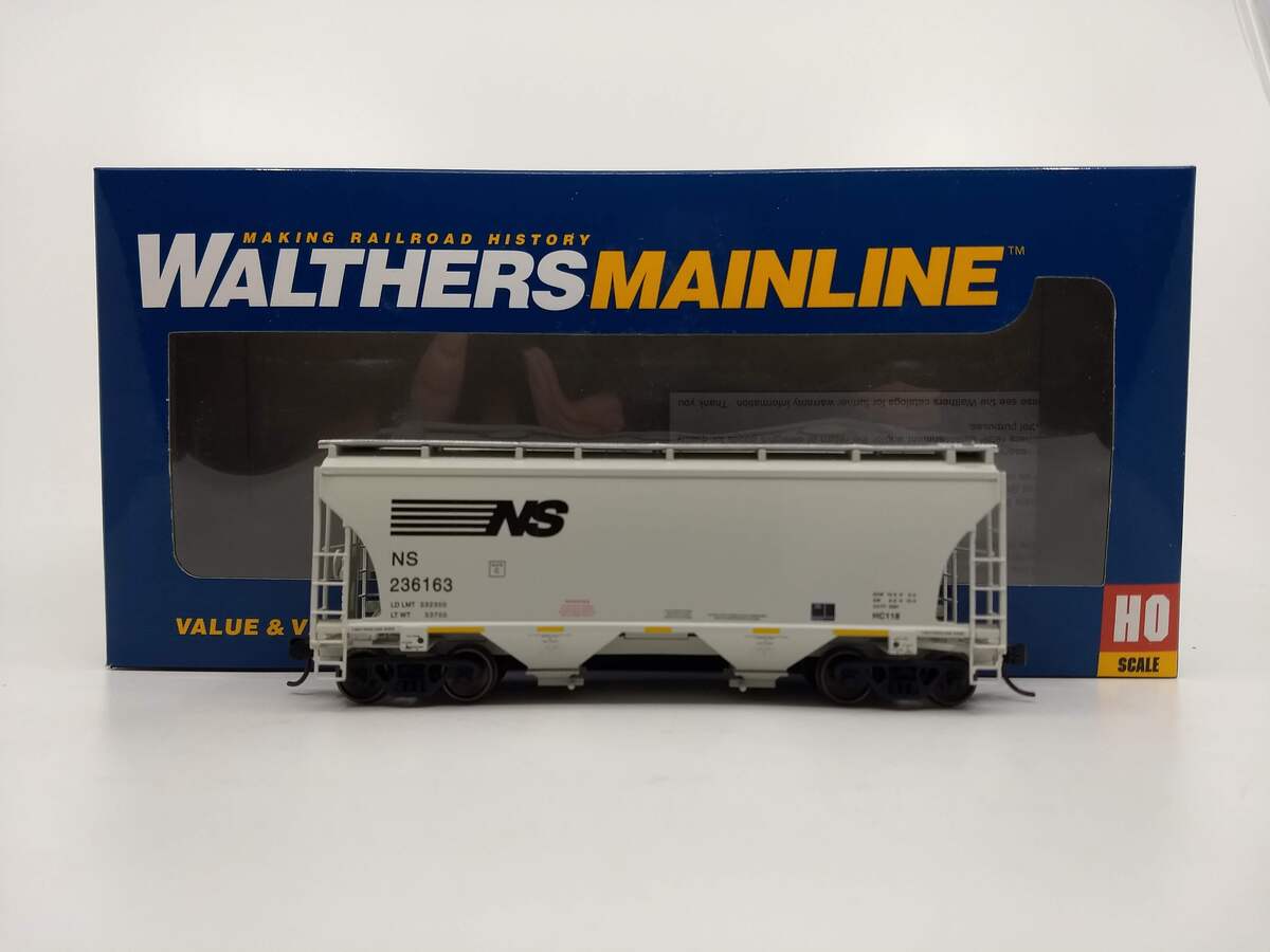 Walthers 910-7508 Norfolk Southern 39' Trinty 2-Bay Covered Hopper #236163