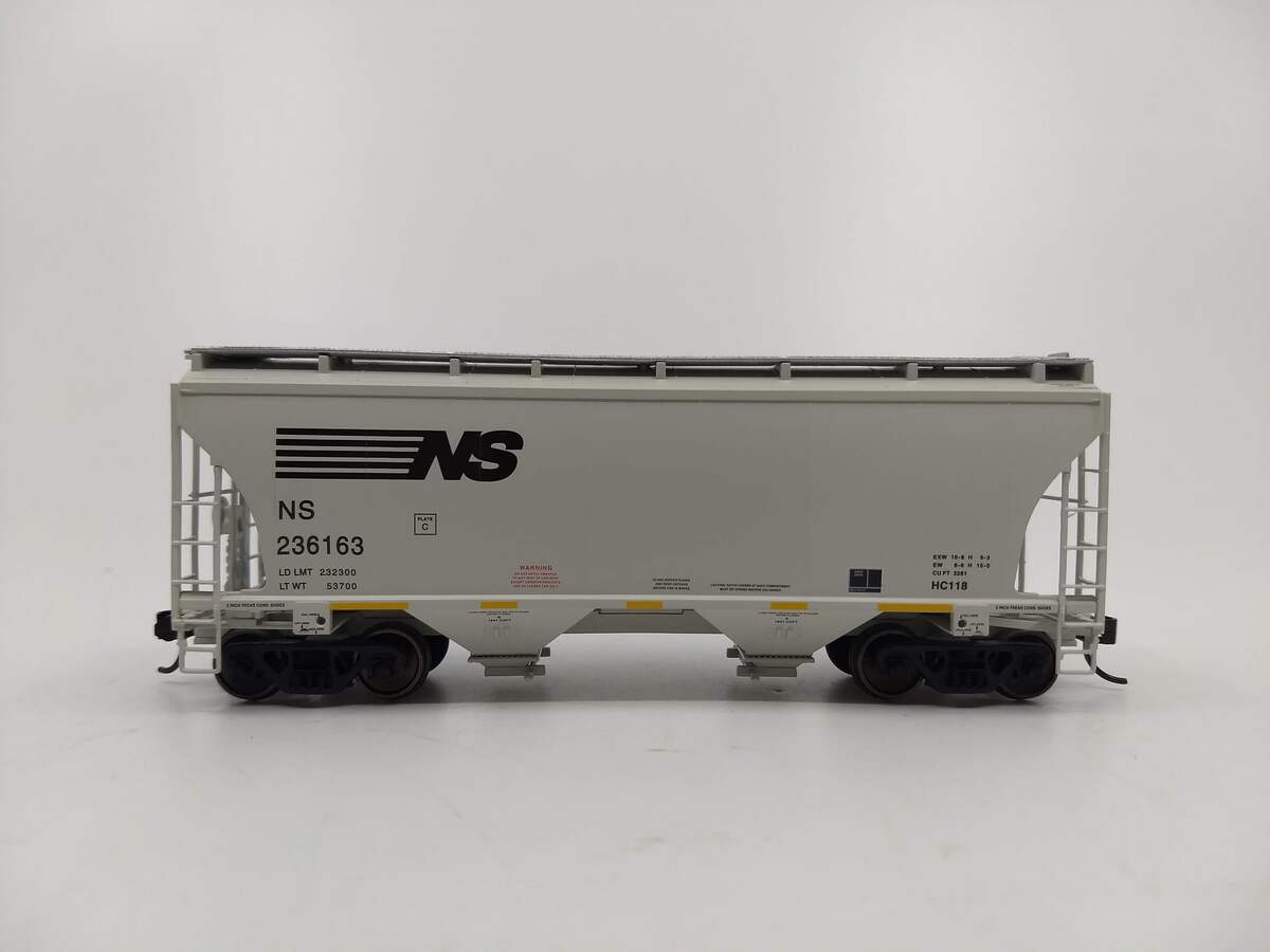 Walthers 910-7508 Norfolk Southern 39' Trinty 2-Bay Covered Hopper #236163