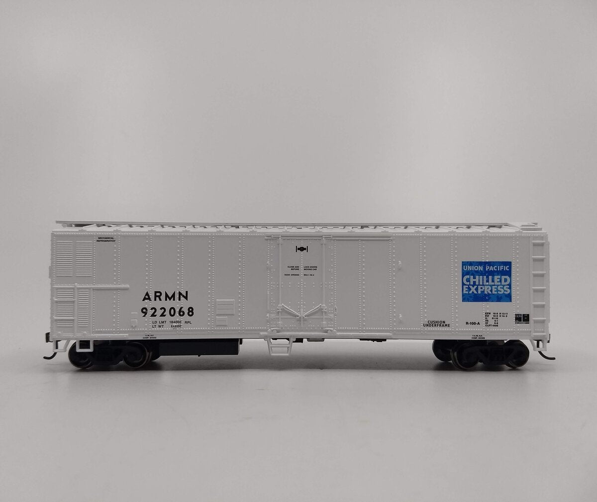 Roundhouse 72895 HO ARMN Chilled Express 50' SS Mechanical Reefer #922068