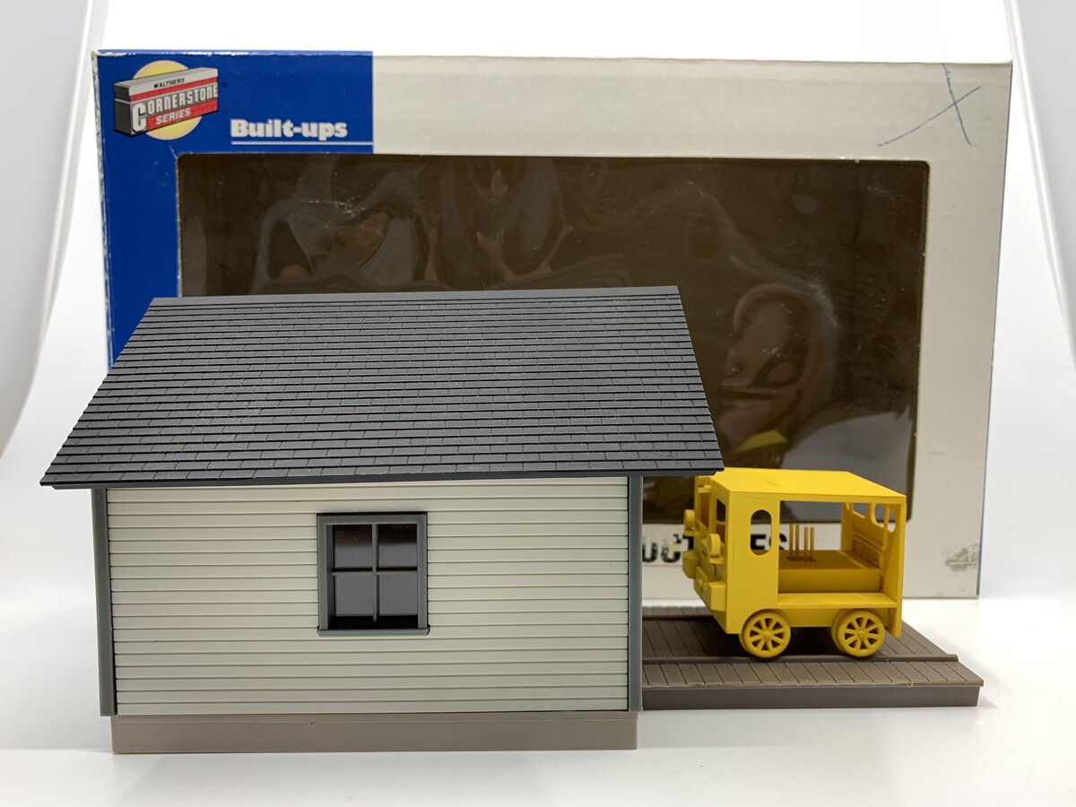 Walthers 933-2710 O And O-27 Dark Gray Trim Speeder Shed & Speeder Built-up