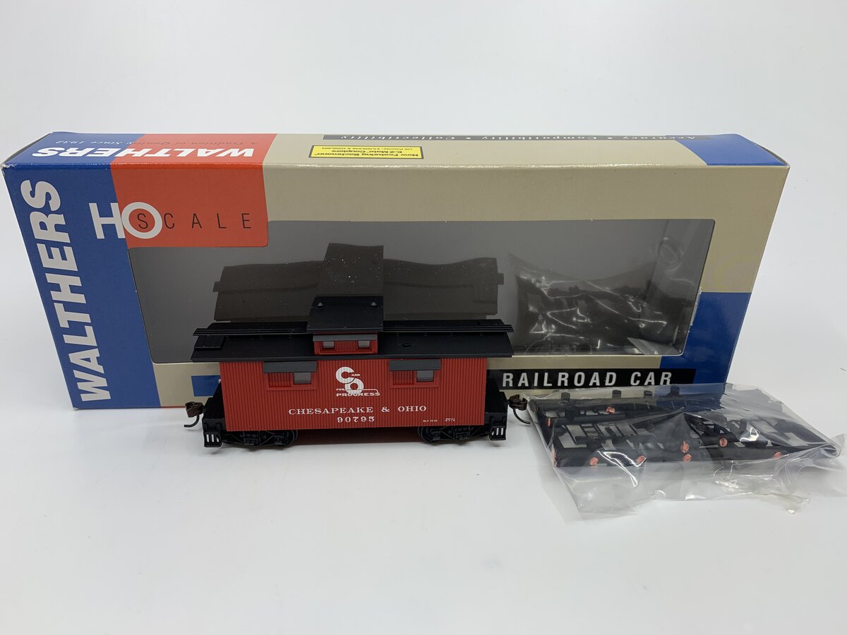 Walthers 932-7522 HO Scale Chesapeake & Ohio Progress Wood Caboose #90795