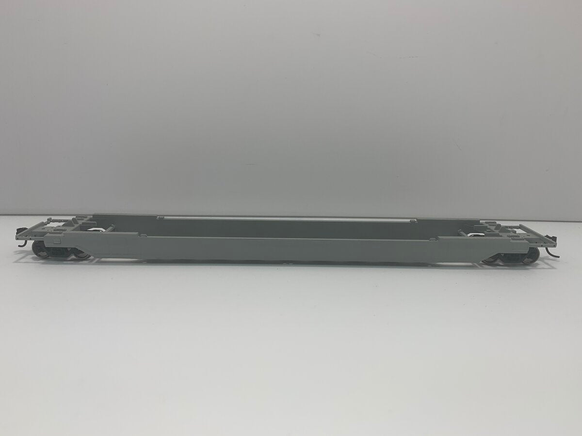 Walthers 920-109000 HO Undecorated Gunderson Rebuilt All-Purpose 53' Well Car