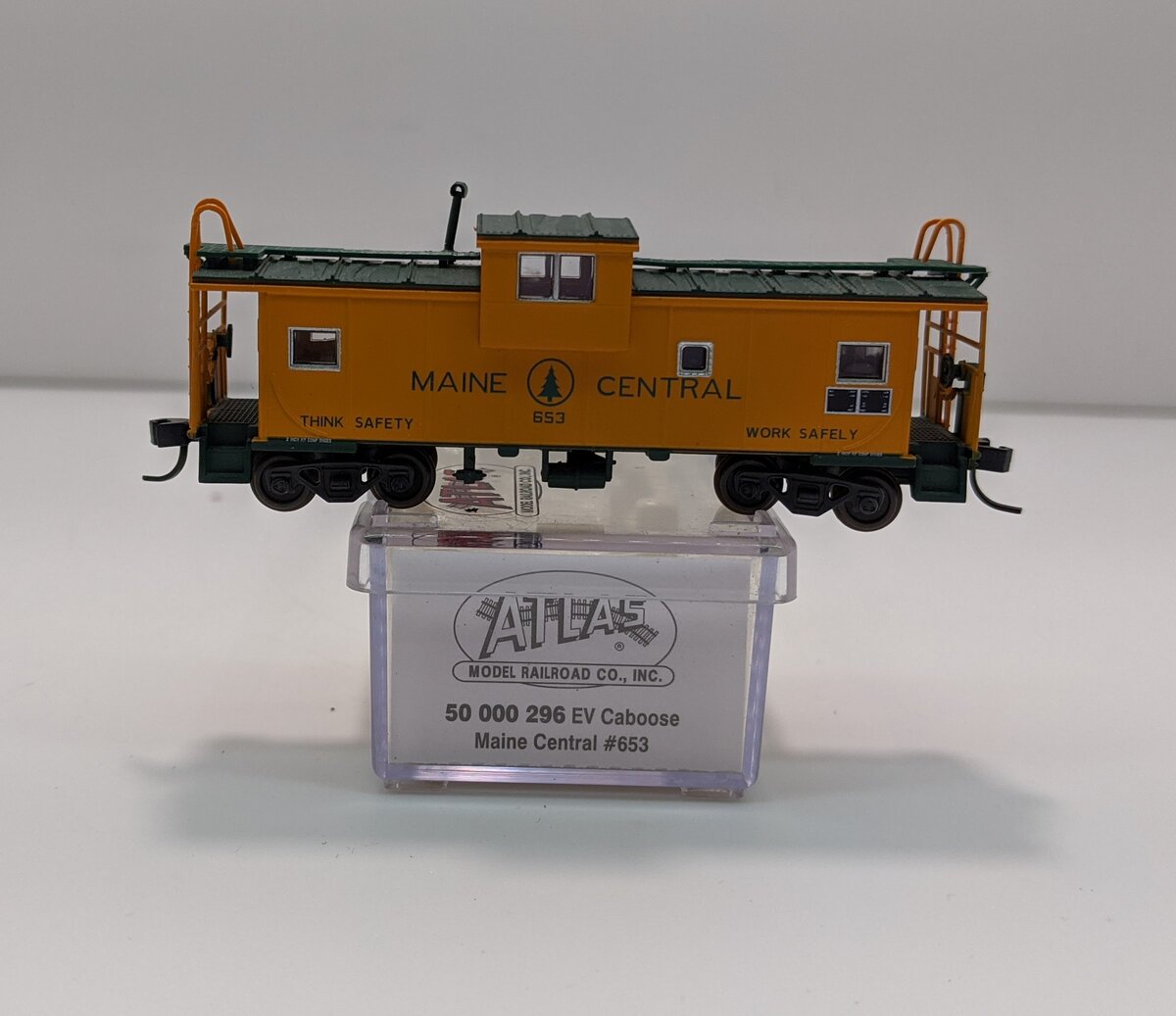 Atlas 50000296 N Scale MEC Ext. Vision Caboose #653