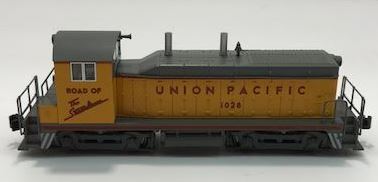 Kato 176-4360 N Scale Union Pacific NW2 Diesel Engine #1028