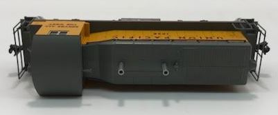 Kato 176-4360 N Scale Union Pacific NW2 Diesel Engine #1028