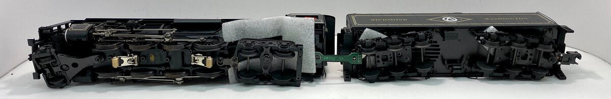 MTH 20-3292-1 RF&P 2-8-4 Berkshire Steam Locomotive Hi-Rail w/PS2 #580