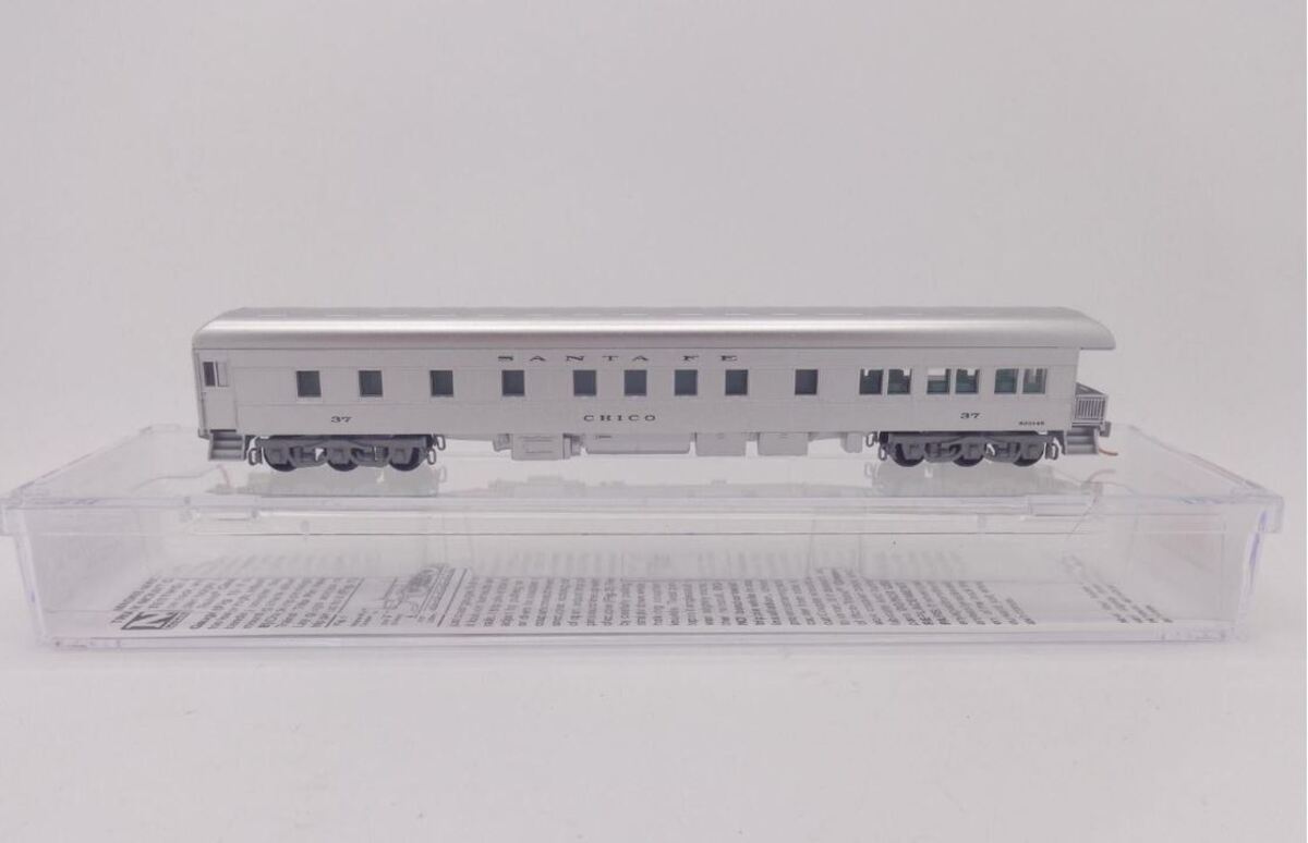 Micro-Trains 14400170 N ATSF 3-2 Heavyweight Observation Car /Balloon Roof #37