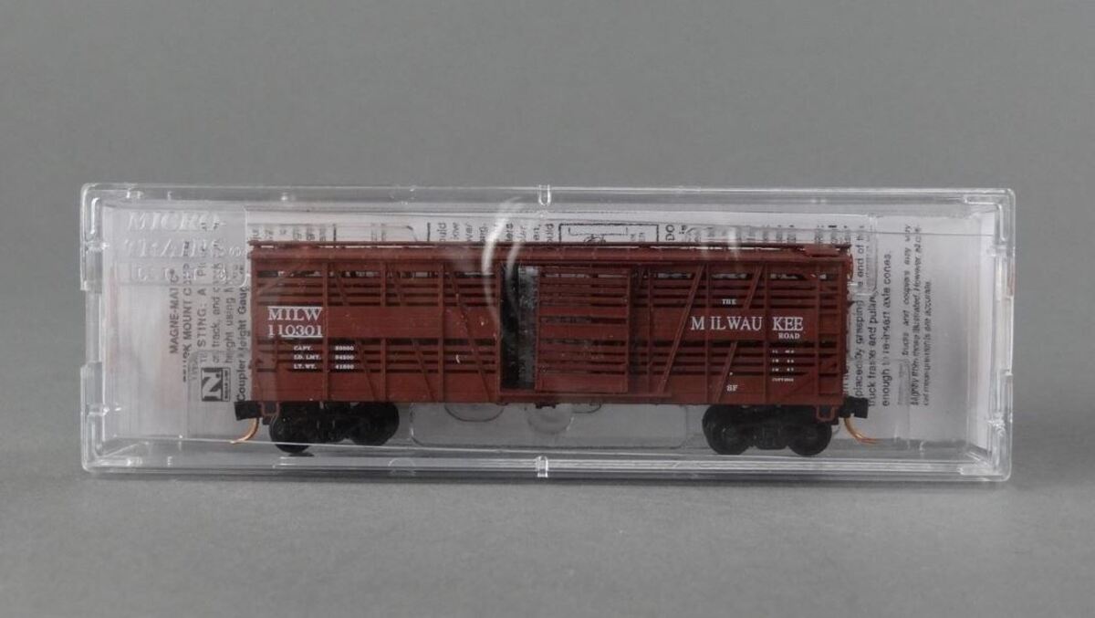 Micro-Trains 03500220 N Milwaukee Road 40' Despatch Stock Car #110301