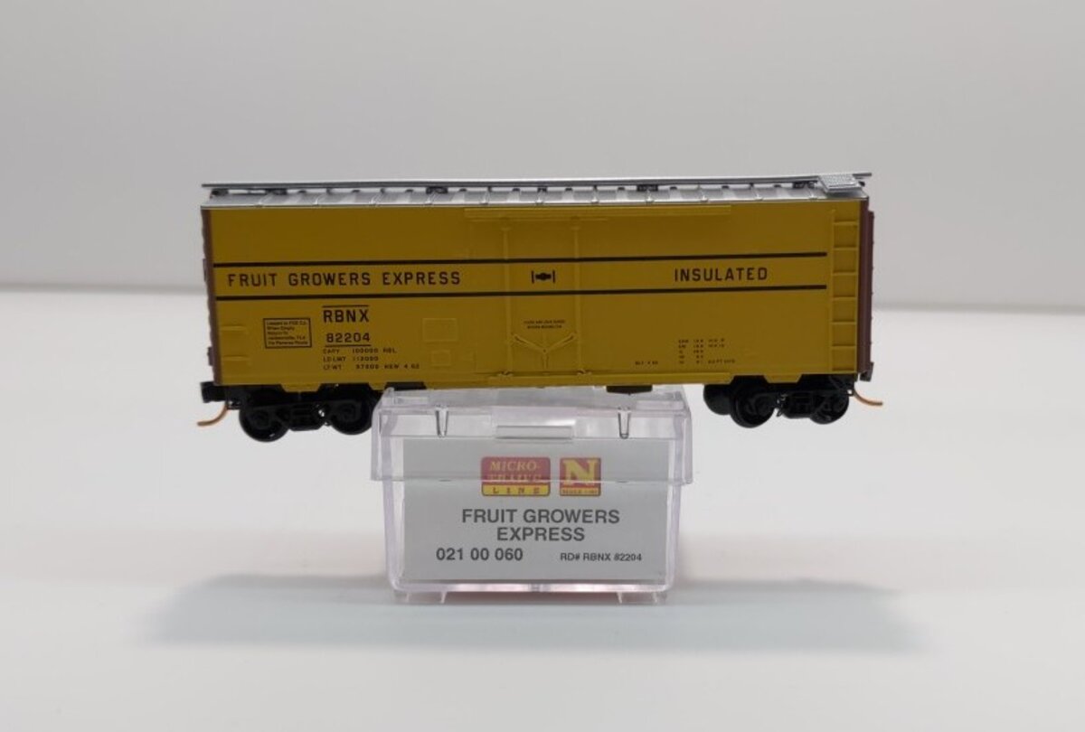Micro-Trains 02100060 N Fruit Growers Express 40' Plug Door Boxcar #82204