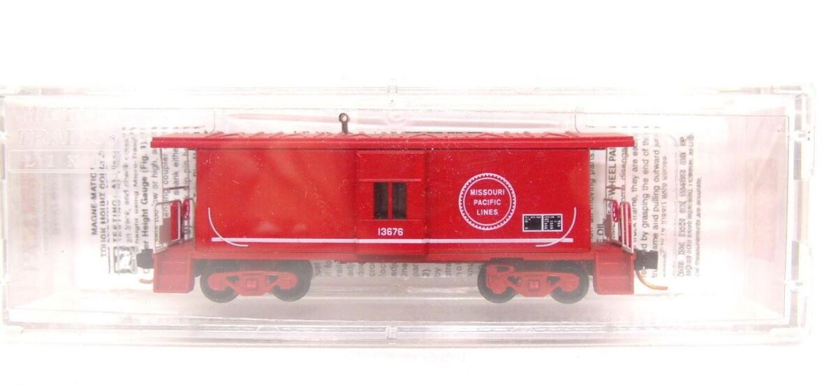 Micro-Trains 13000110 N Missouri Pacific 31' Bay Window Caboose #13676