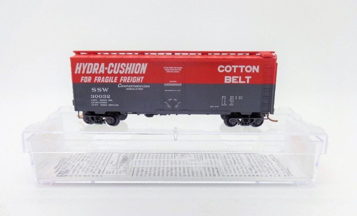 Micro Trains 02100592 N Cotton Belt 40' Standard Boxcar with Plug Door #30038