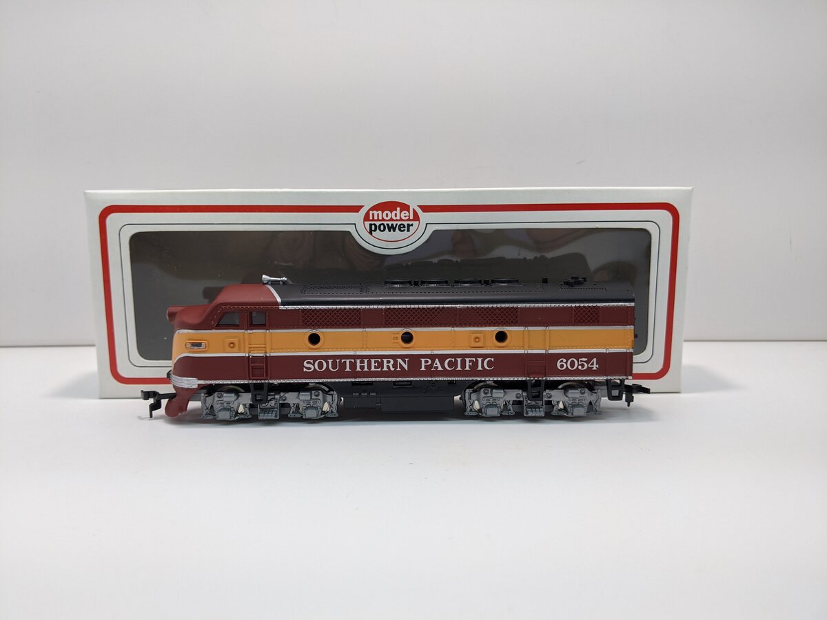 Model Power 96812 HO Southern Pacific Daylight F2-A Diesel Locomotive #96812