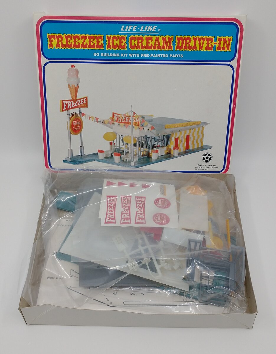 Life Like S-359 HO Freezee Ice Cream Drive In Building Kit