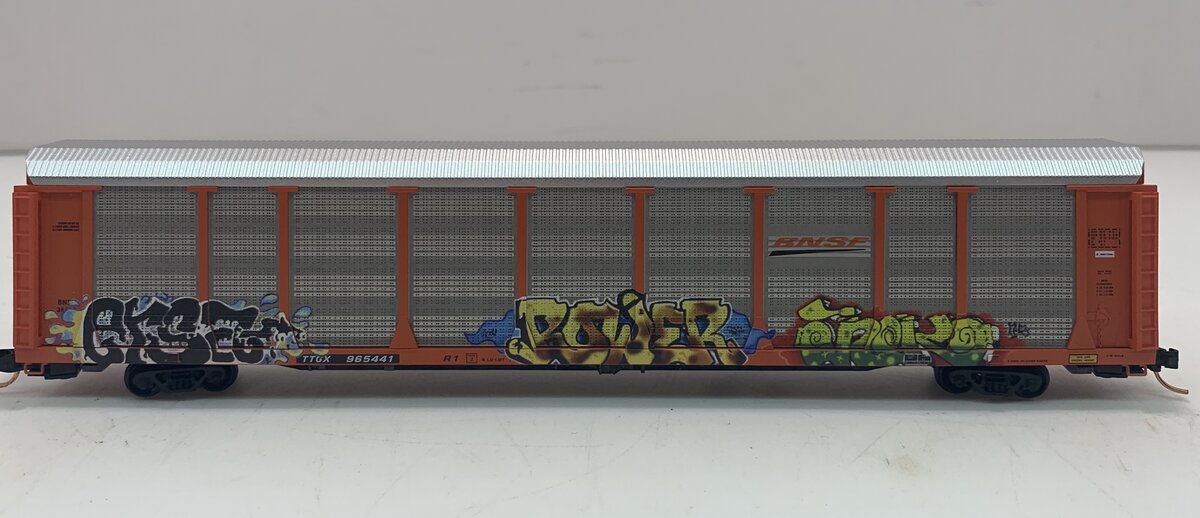 Micro-Trains 11144160 N BNSF 89' Tri-Level Closed Auto Rack #965411