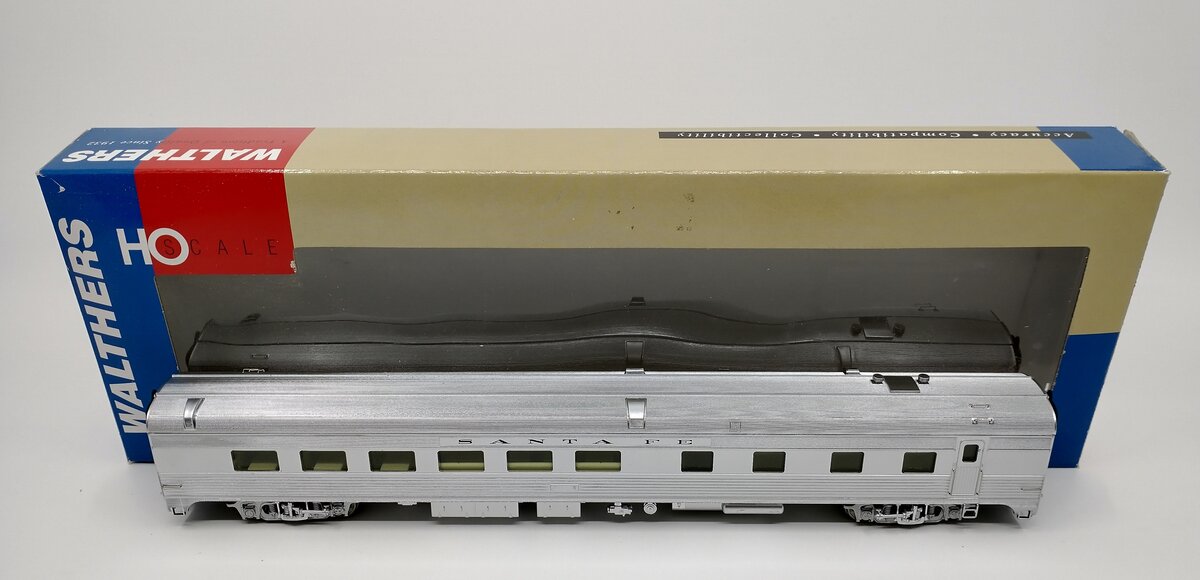 Walthers 932-15122 HO Santa Fe Budd Grill Diner Passenger Car