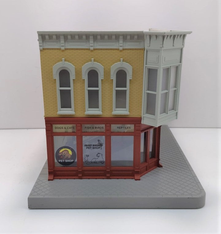 MTH 30-90388 Frisky Business Pet Shop Corner Building w/ Blinking Sign