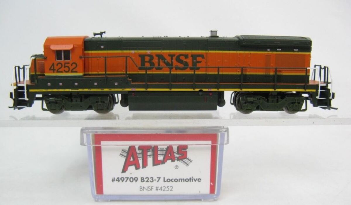 Atlas 49709 N Scale Burlington Northern Santa Fe B23-7 Diesel Locomotive #4252