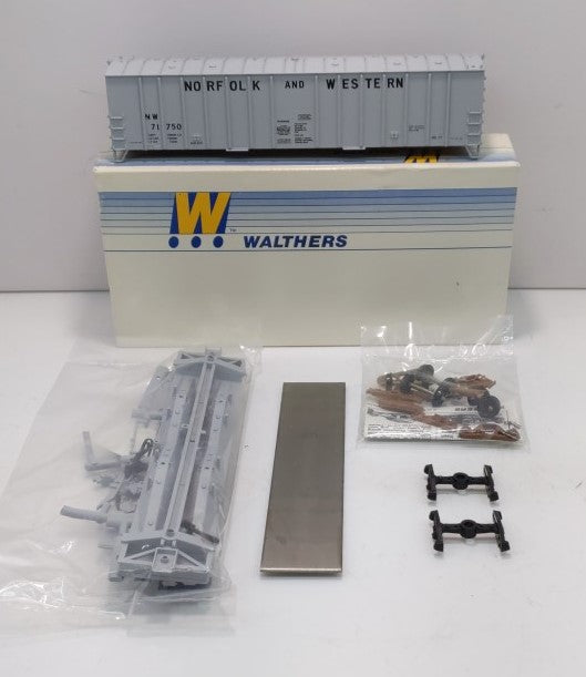 Walthers 932-3670 HO Norfolk and Western 50' Airslide Hopper # 71750 Kit
