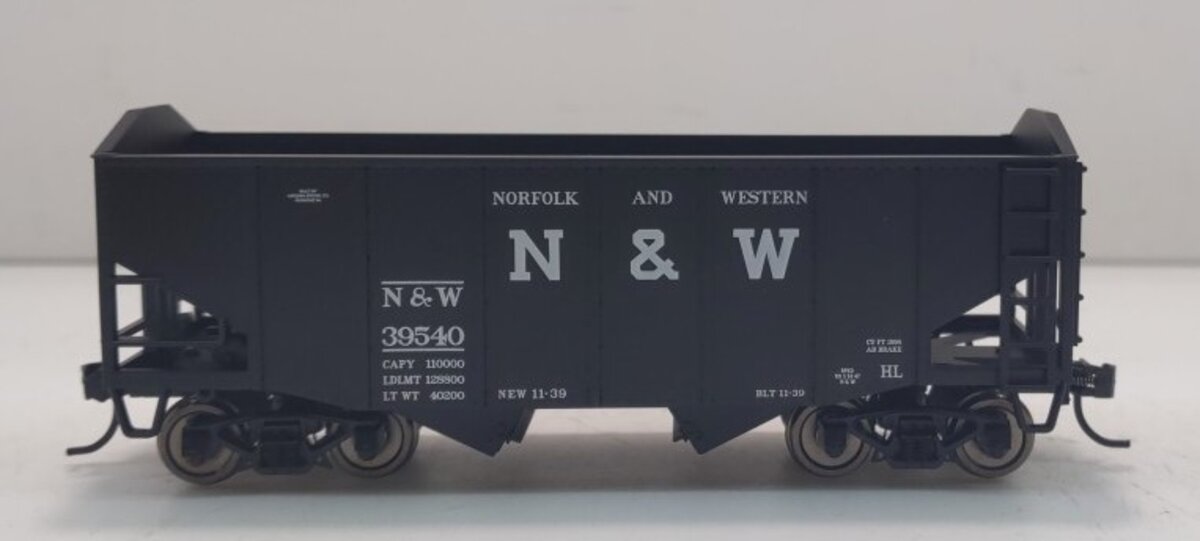 Bowser 42269 HO Norfolk & Western Peaked End 55-Ton Fishbelly Hopper Car #39540