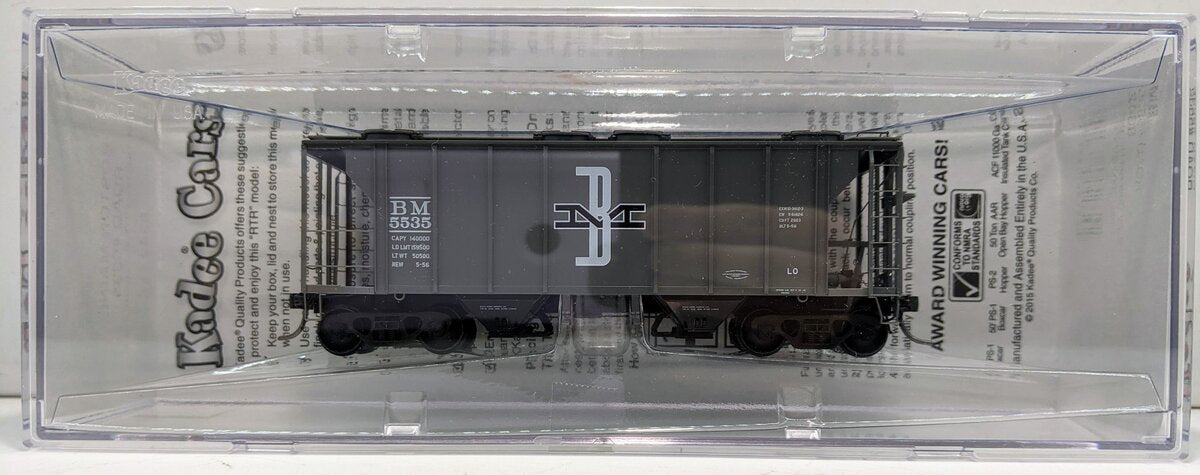 Kadee 8342 HO Boston Maine #555 PS-2 2-Bay Covered Hopper