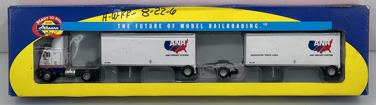 Athearn 91134 HO ANR Freight System Freightliner & 2-28' Trailers