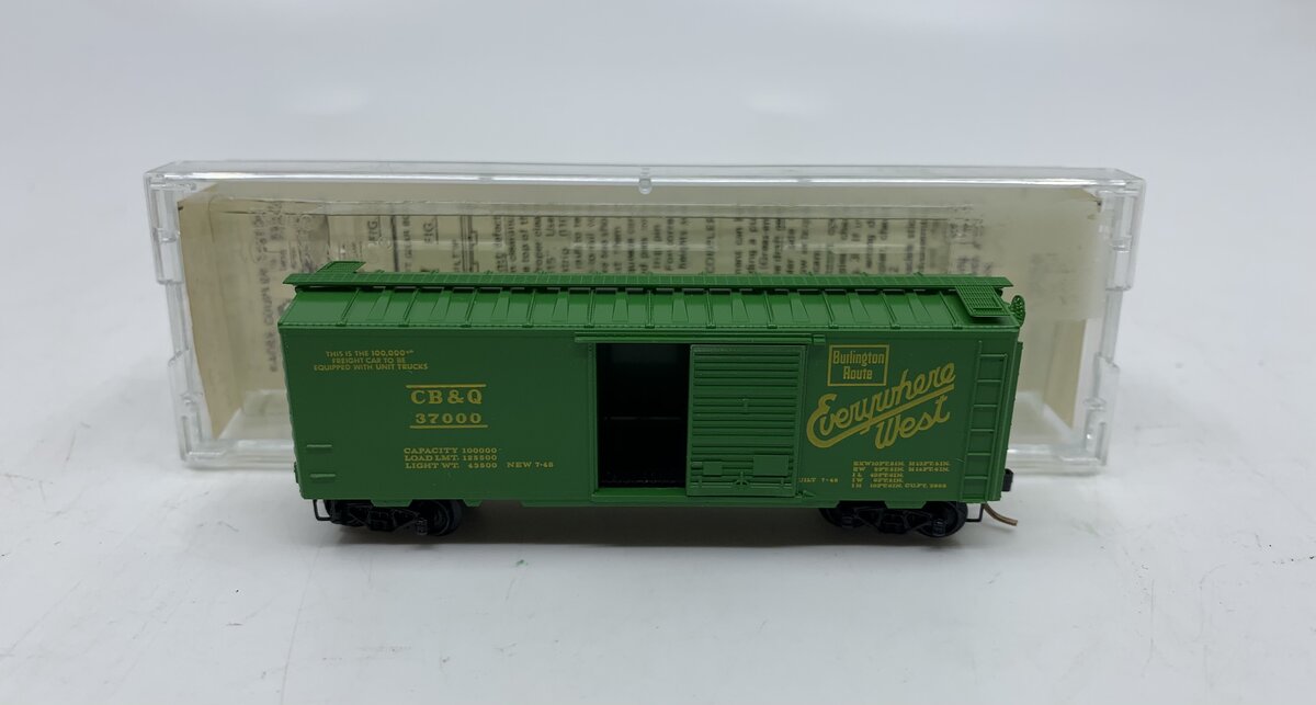 Micro-Trains 02000130 N CB&Q 40' Standard Single Door Boxcar #37000